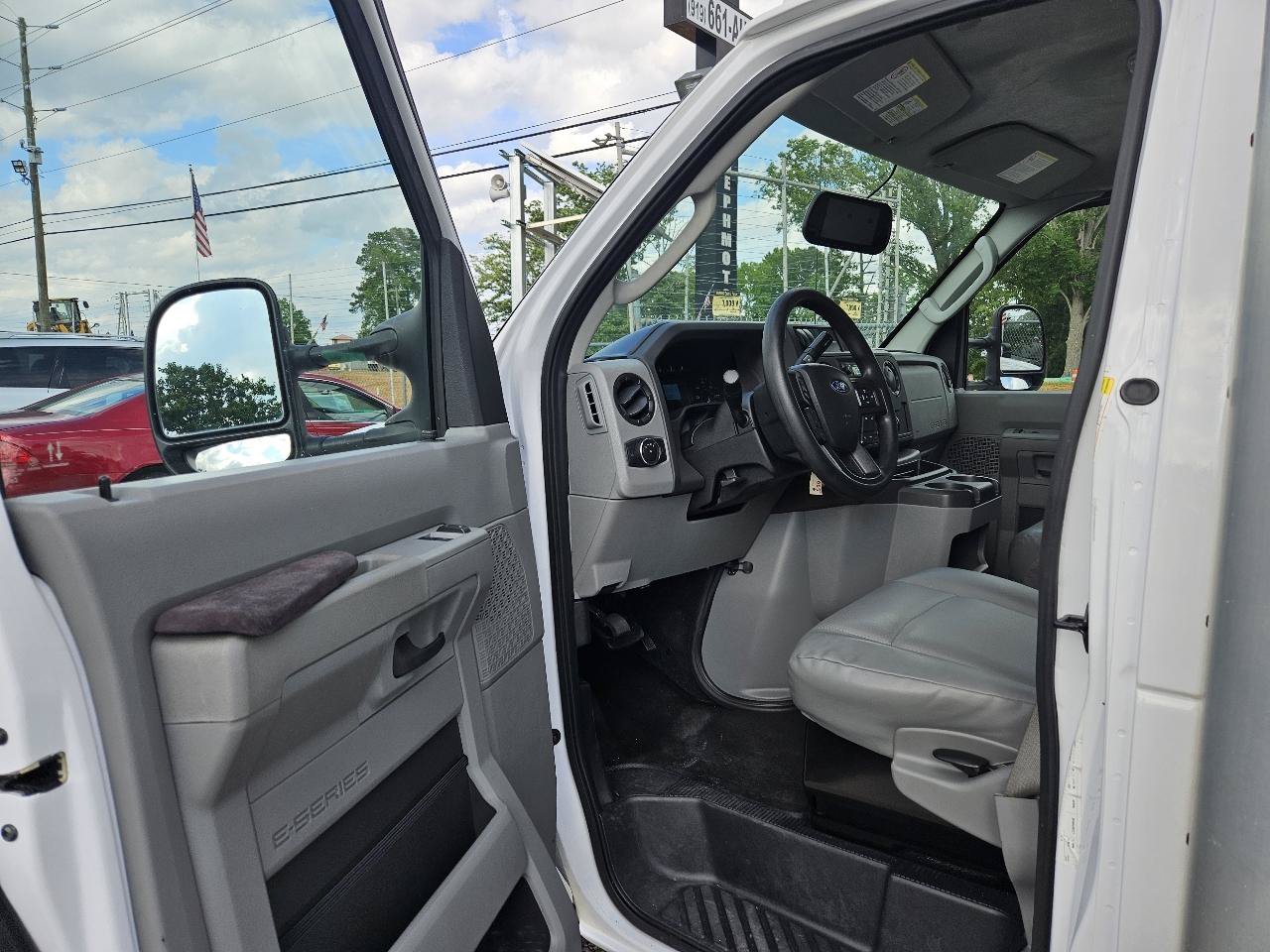 Used 2022 Ford E-450 and Econoline 450 Super Duty w/ Power Windows & Locks Group RWD image 23