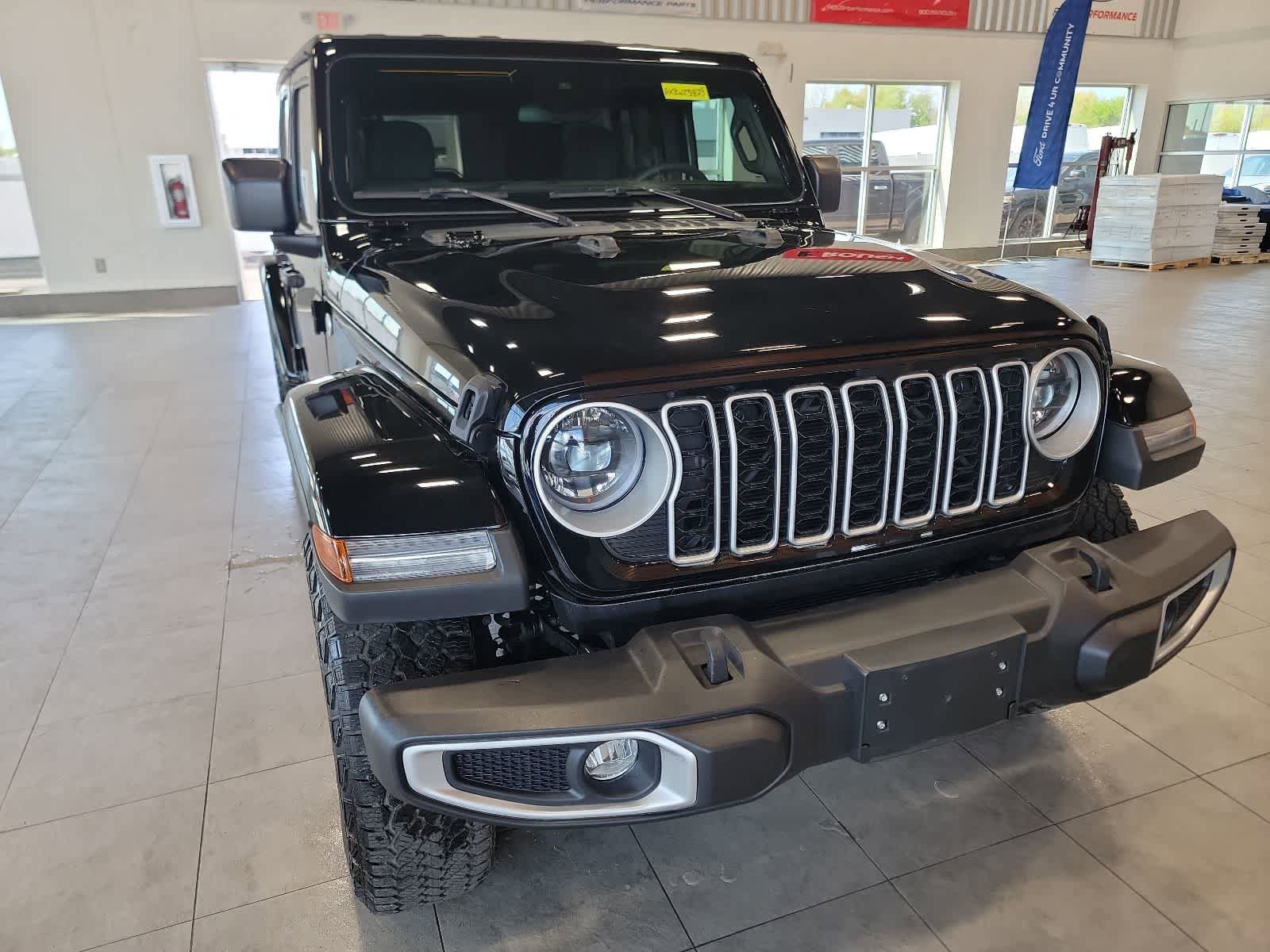 Used 2024 Jeep Wrangler Unlimited Sahara AWD/4WD image 4