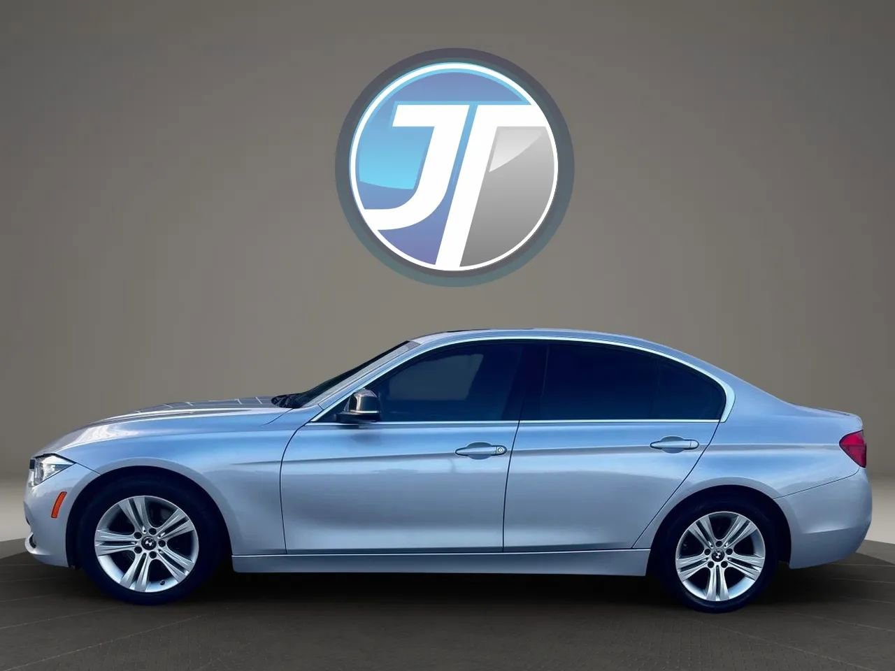 Used 2017 BMW 330i Sedan RWD image 4