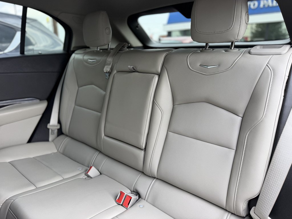 Used 2019 Cadillac XT4 Luxury w/ Cold Weather Package AWD/4WD image 18