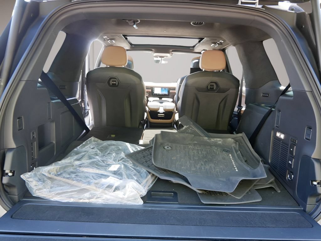 Certified 2025 Lincoln Navigator Black Label AWD/4WD image 12