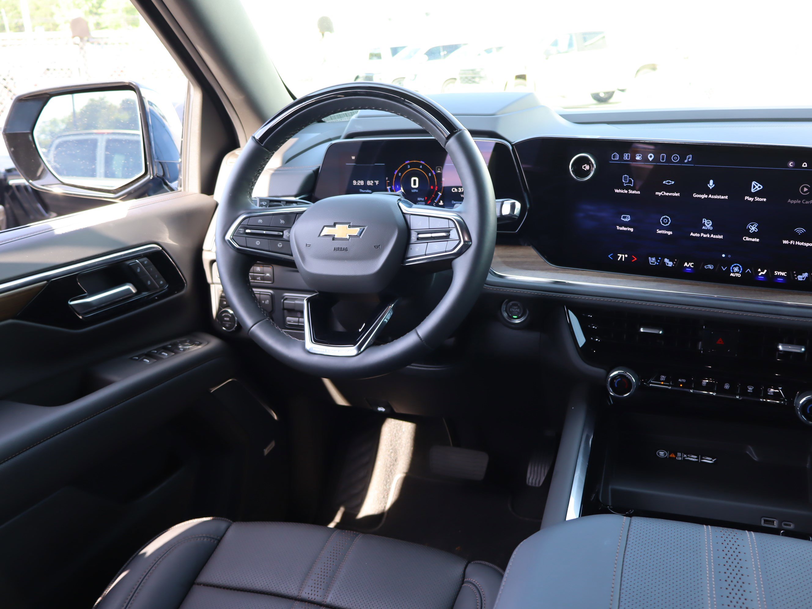 Used 2026 Chevrolet Suburban High Country AWD/4WD image 15