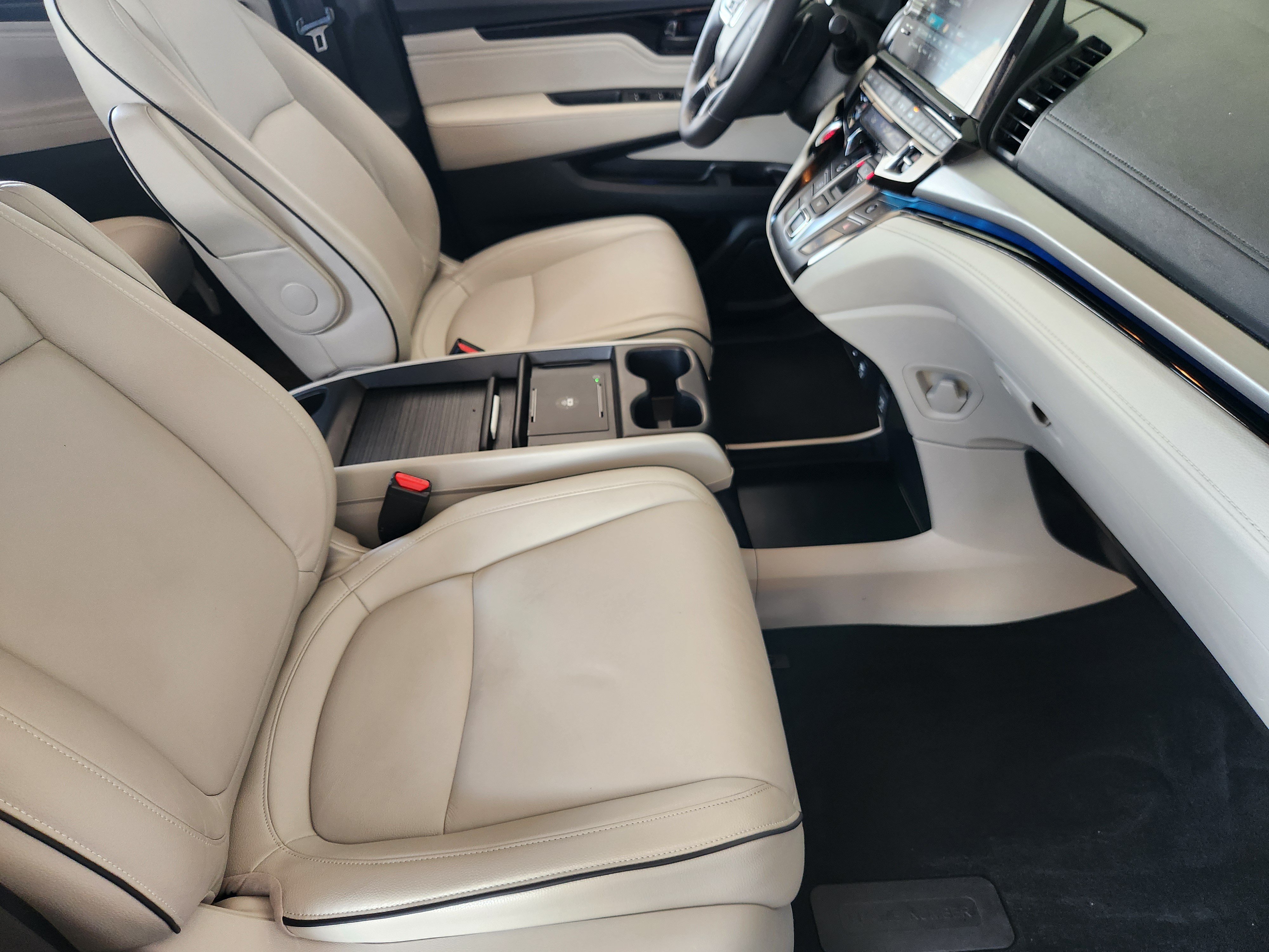 Used 2025 Honda Odyssey Touring image 13