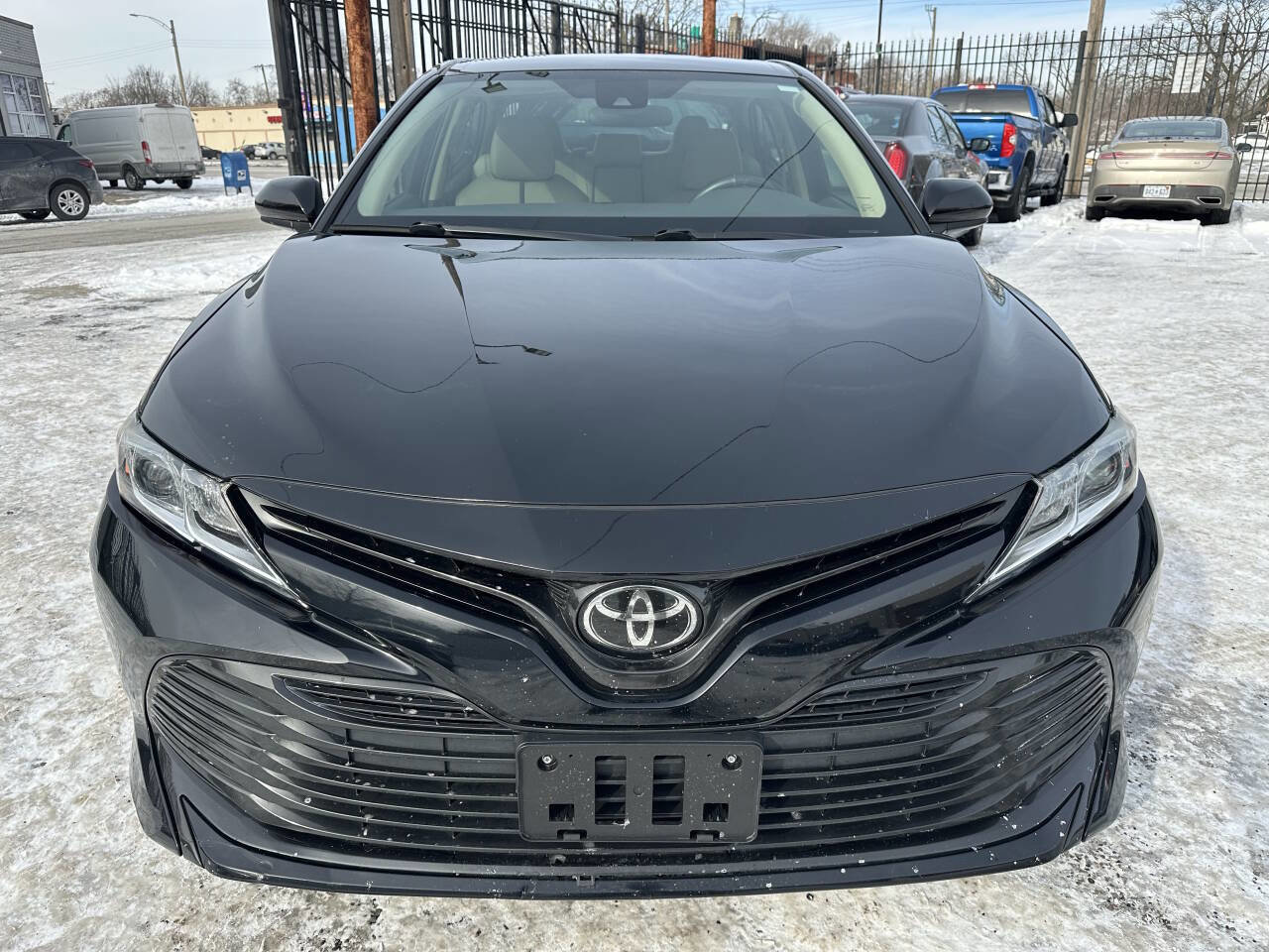 Used 2020 Toyota Camry LE image 2