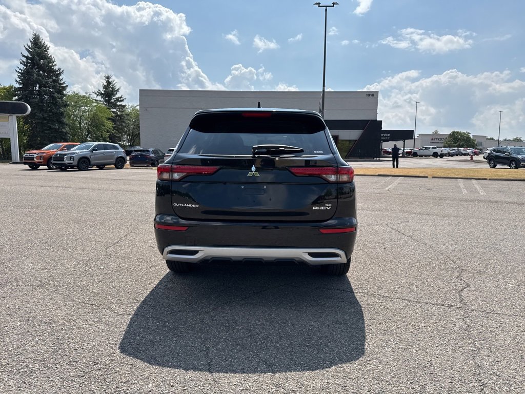 New 2025 Mitsubishi Outlander SE image 9