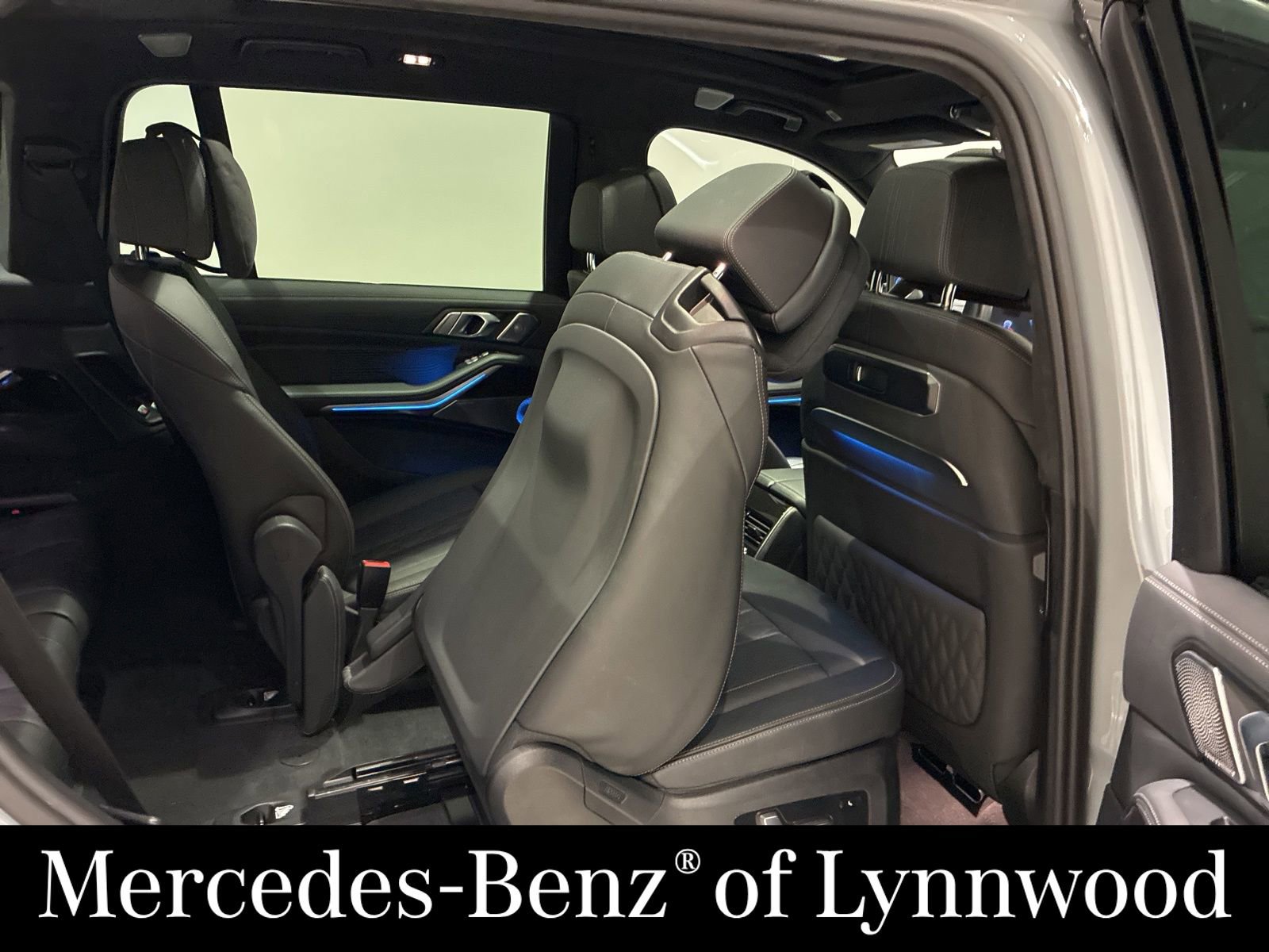 Used 2025 BMW X7 M60i AWD/4WD image 34