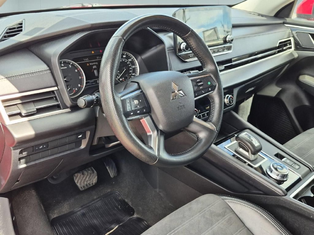 Used 2024 Mitsubishi Outlander SE FWD image 11