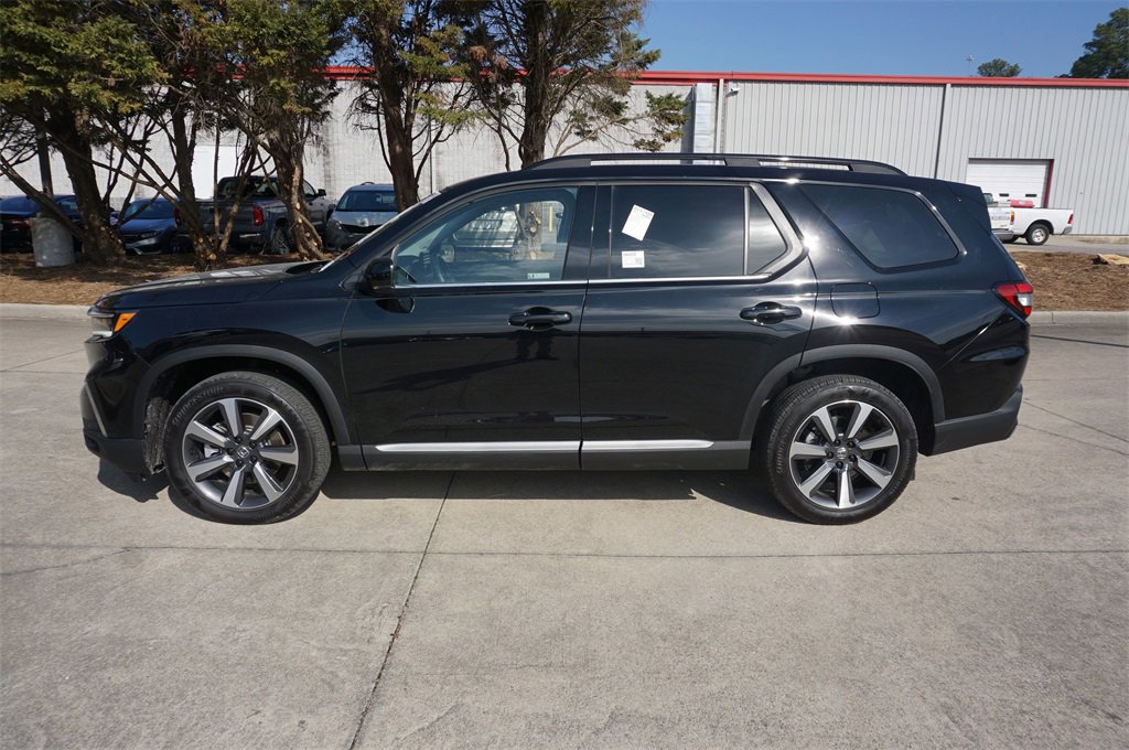 Used 2025 Honda Pilot Elite image 24