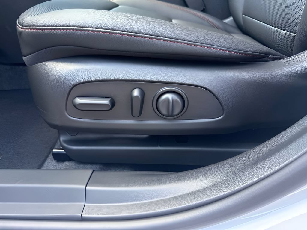 New 2026 Chevrolet Trax RS w/ Sunroof Package FWD image 10