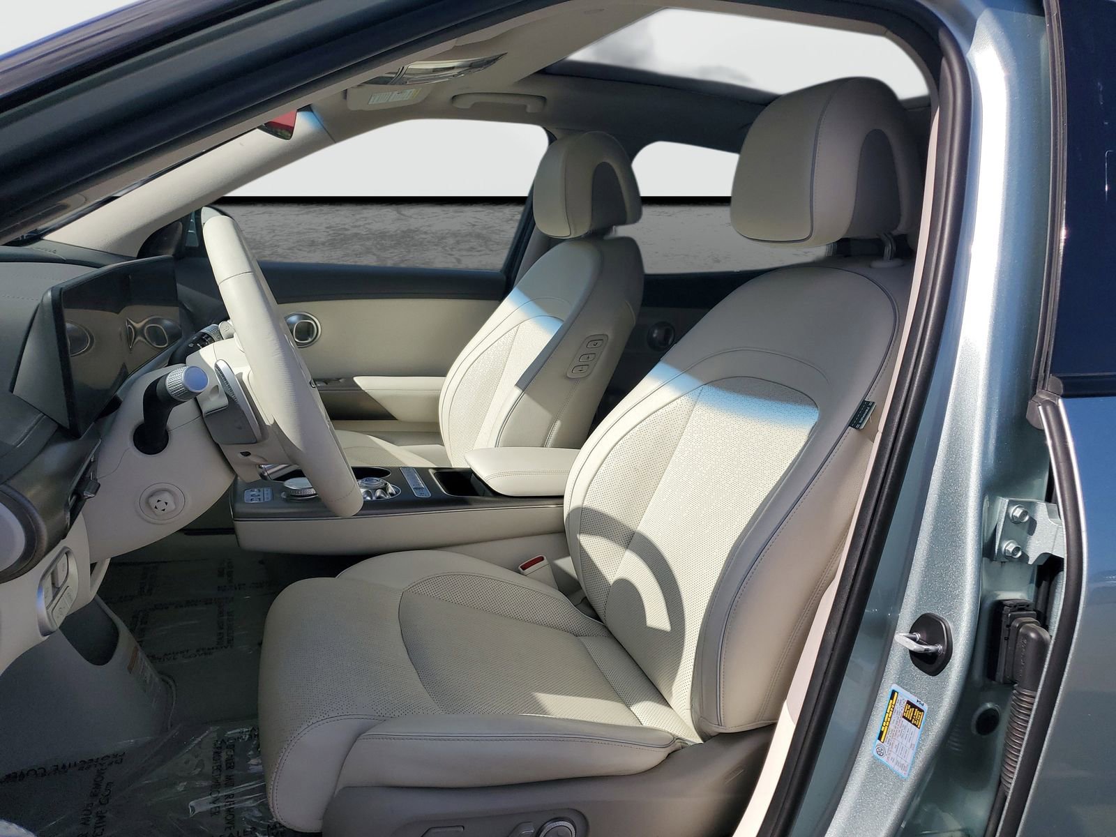 Used 2023 Genesis GV60 Advanced AWD/4WD image 18