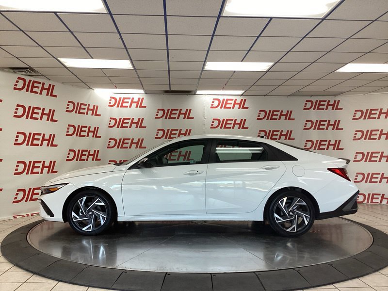 Used 2025 Hyundai Elantra SEL FWD image 4