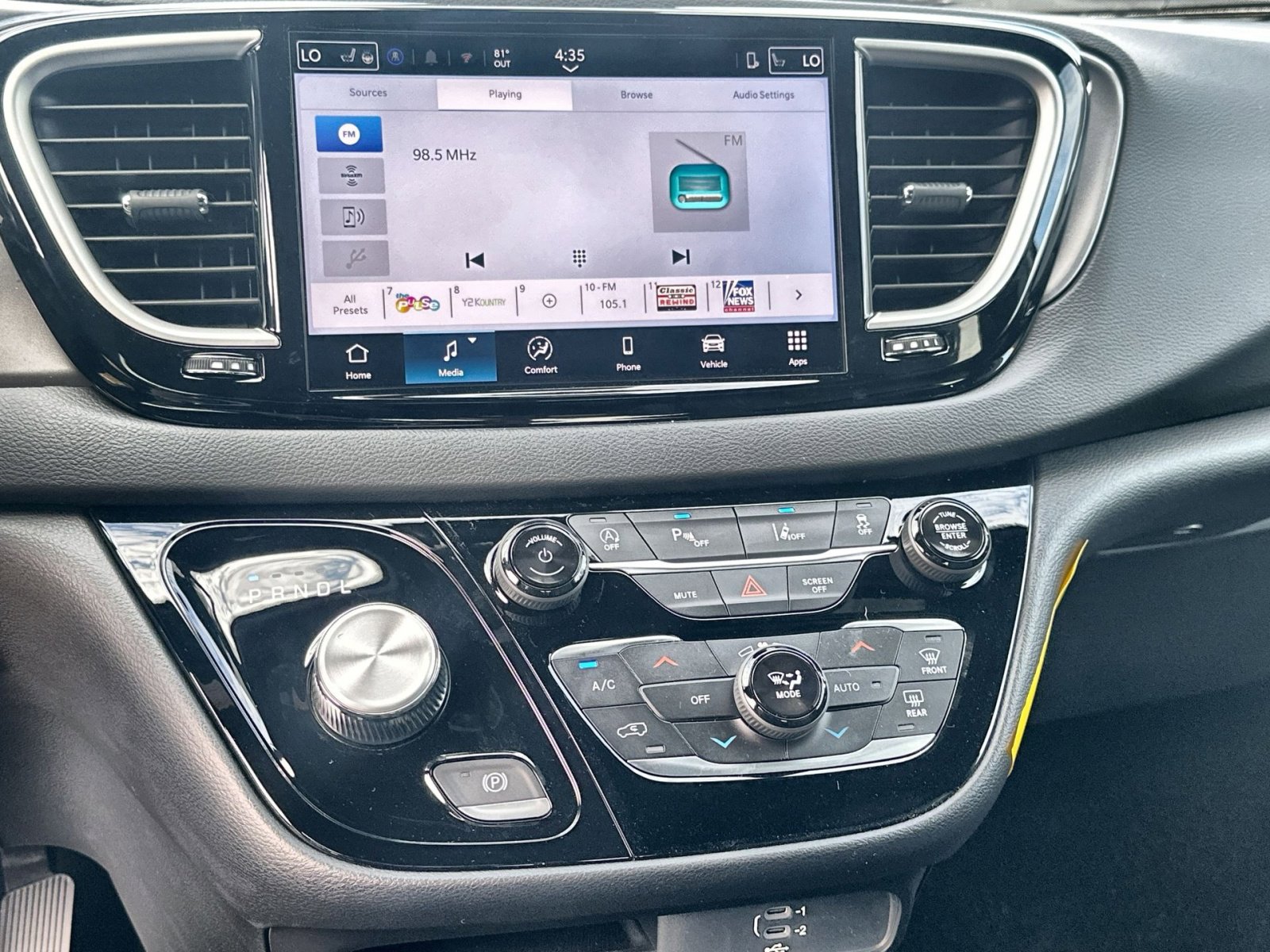 New 2026 Chrysler Voyager LX image 18