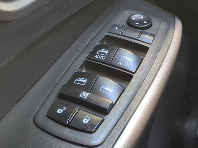 Used 2019 Jeep Cherokee Latitude w/ Cold Weather Group FWD image 22