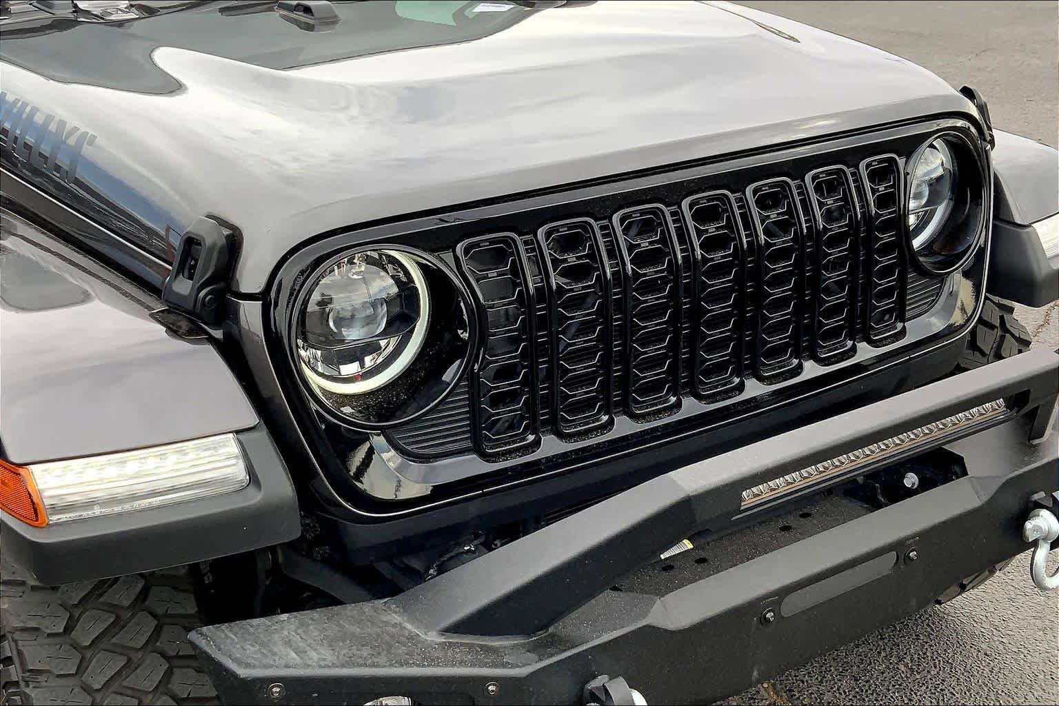 Used 2024 Jeep Gladiator Sport image 30