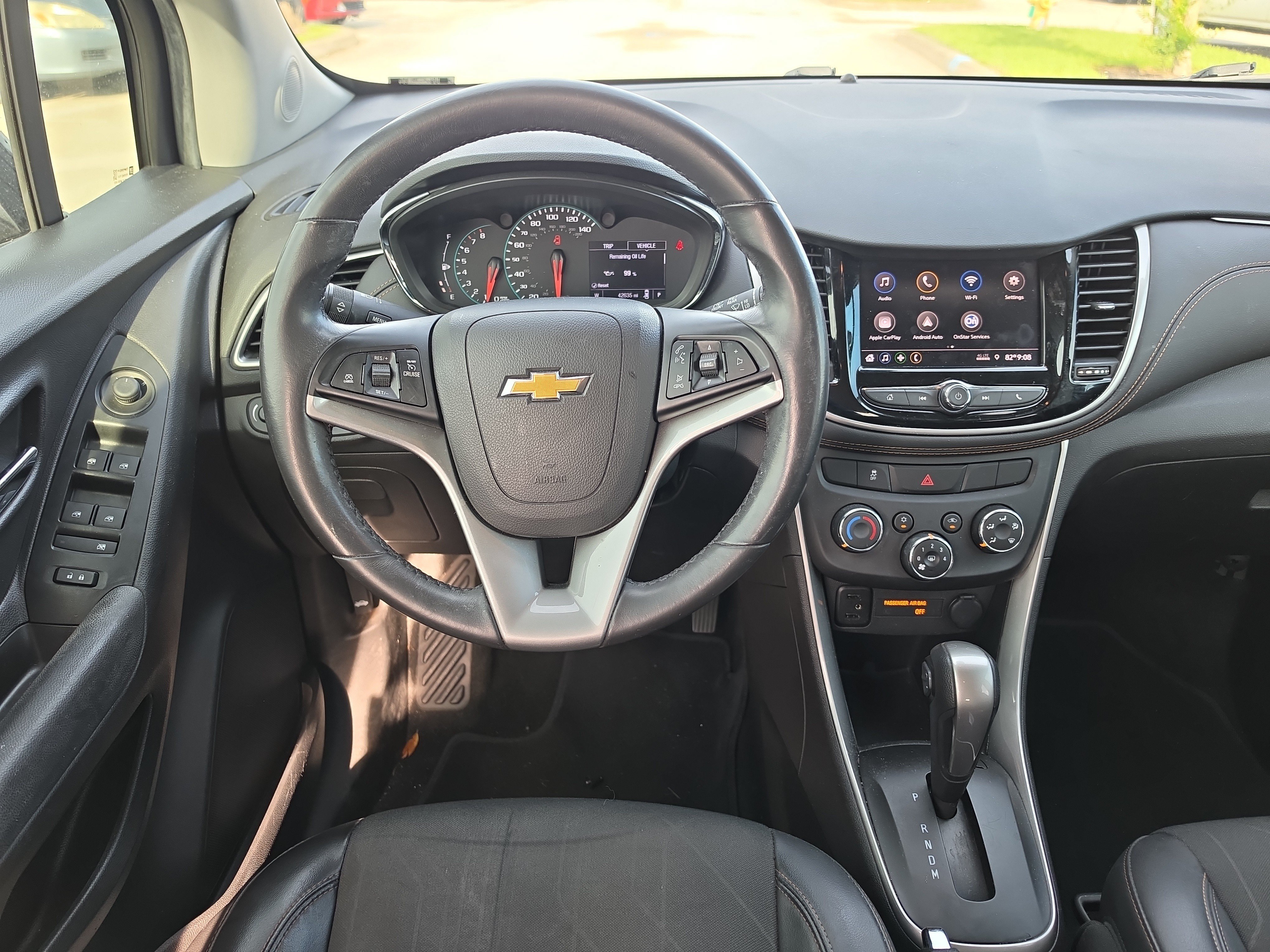 Used 2020 Chevrolet Trax LT w/ LT Convenience Package FWD image 9