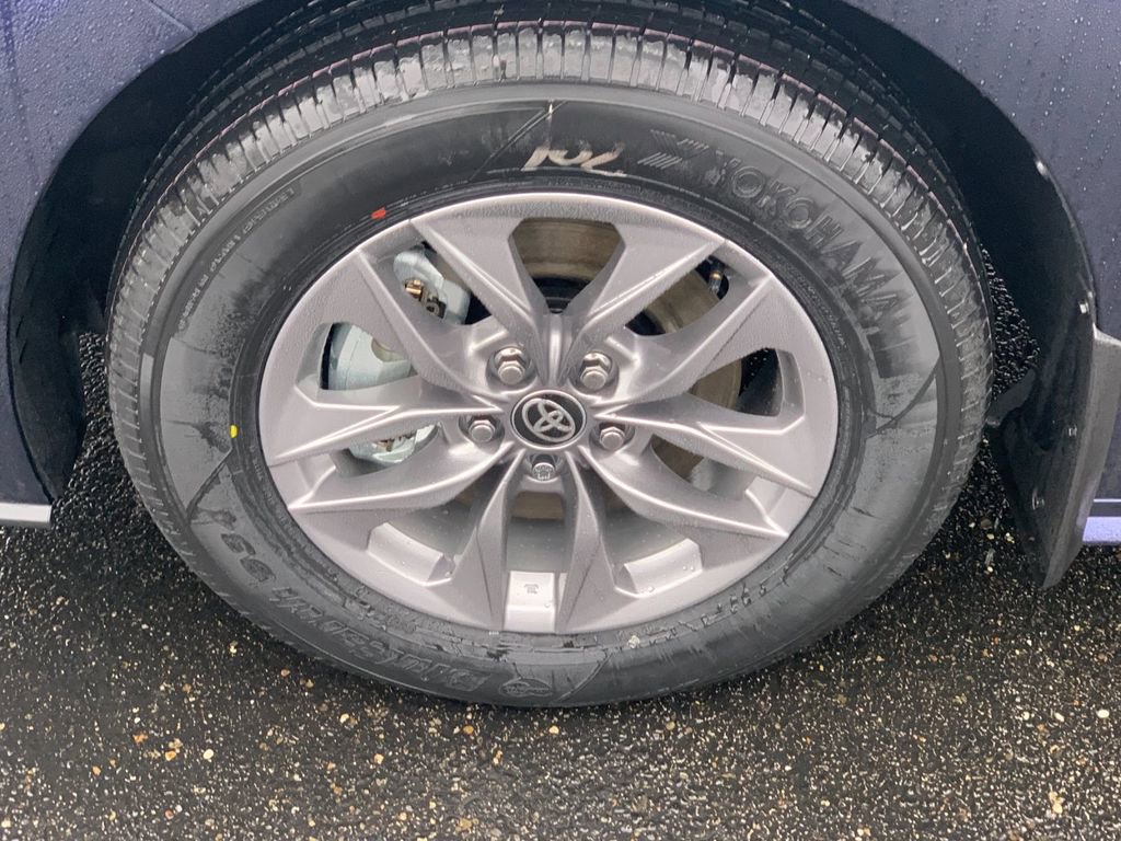 New 2026 Toyota Sienna XLE image 33