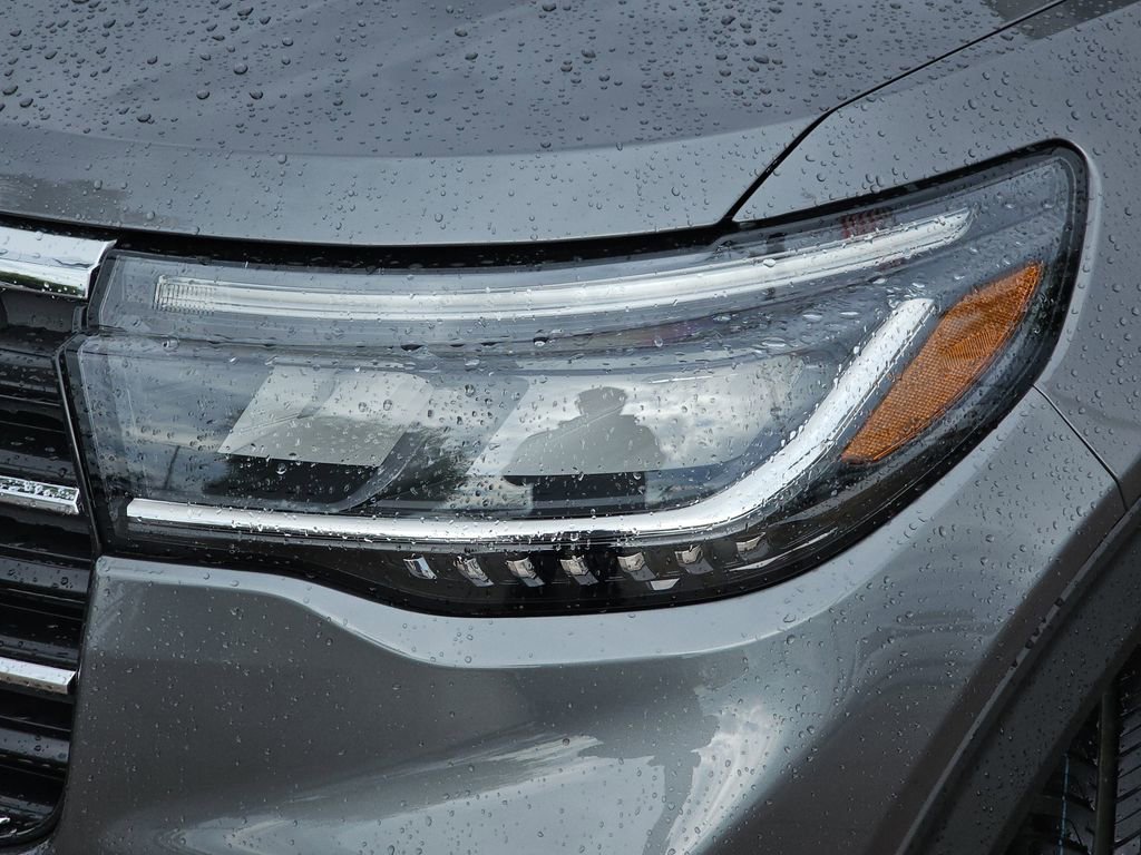 New 2025 Ford Explorer Active image 35