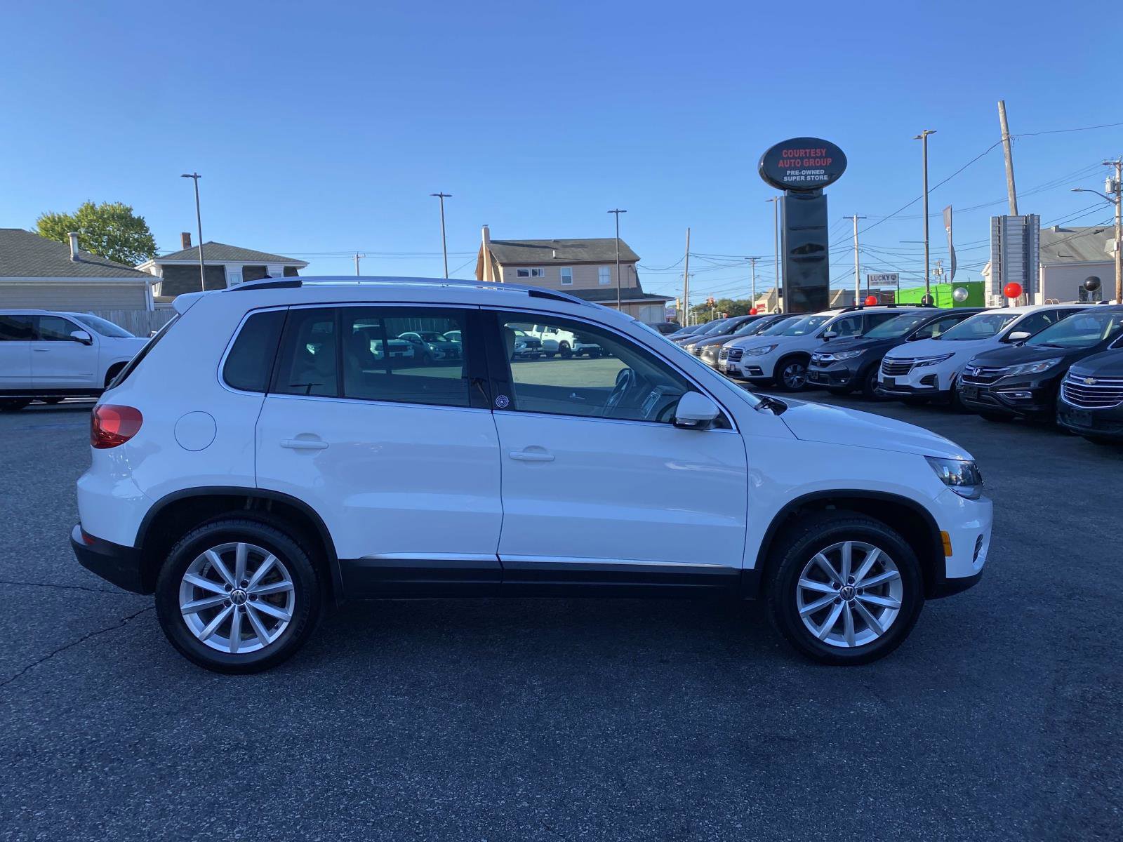 Used 2017 Volkswagen Tiguan Wolfsburg Edition image 7