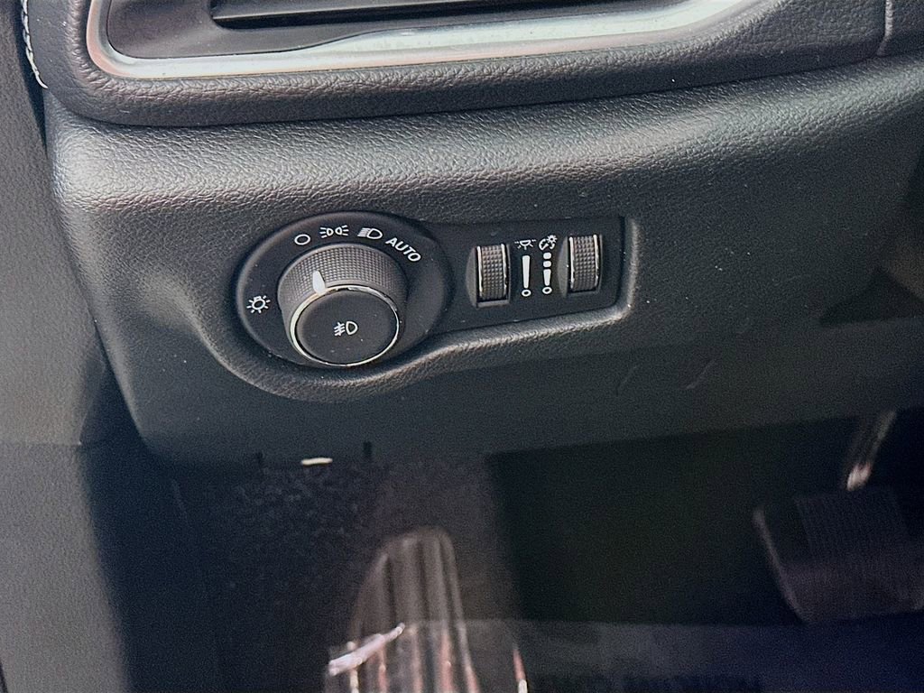 Certified 2025 Chrysler Pacifica Limited image 16