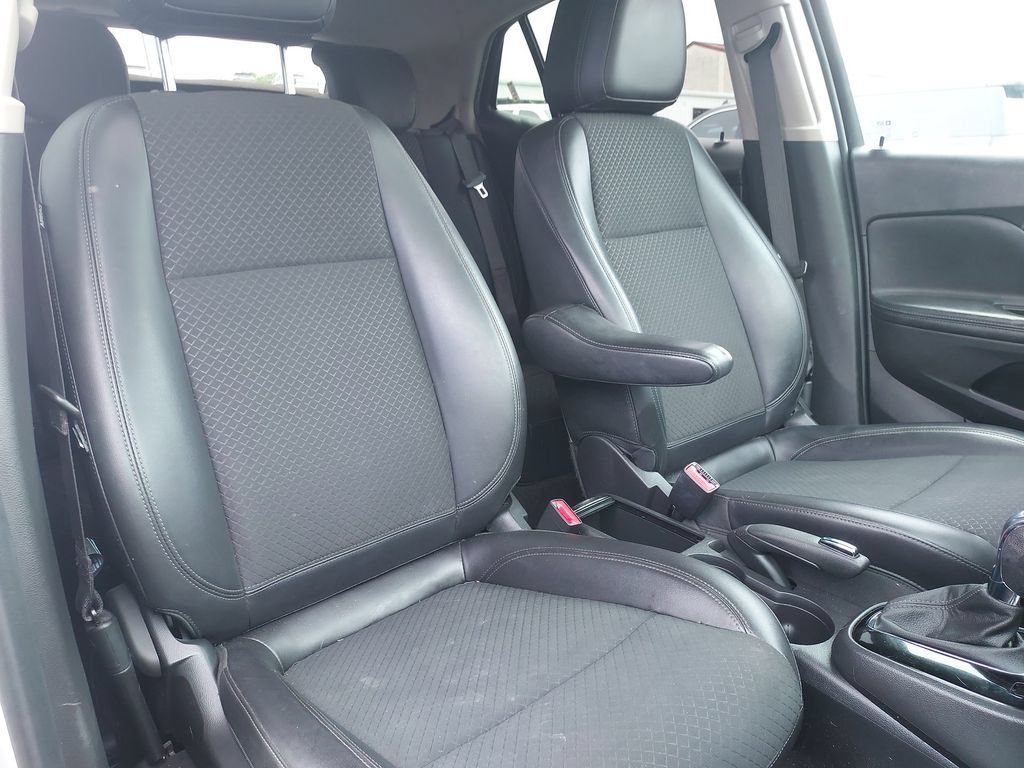 Used 2022 Buick Encore Preferred w/ Safety Package FWD image 29