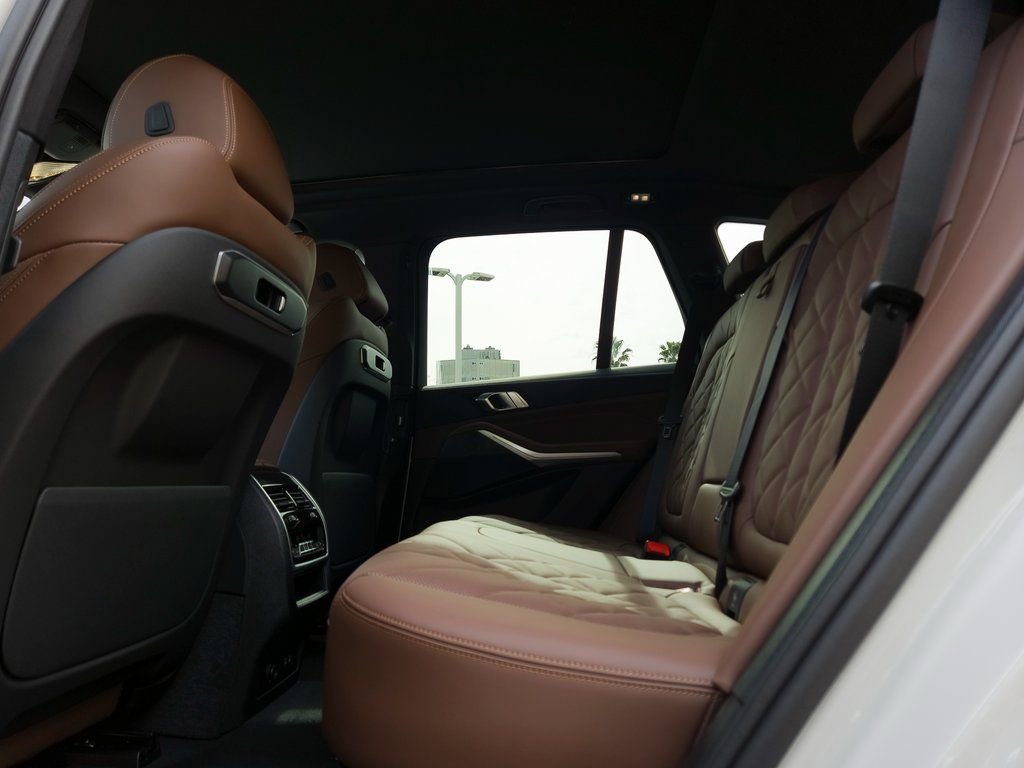 New 2026 BMW X5 xDrive40i w/ Parking Assistance Package AWD/4WD image 17