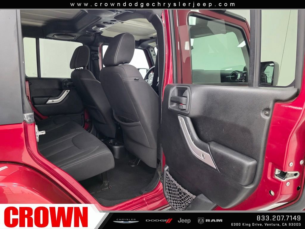 Used 2013 Jeep Wrangler Unlimited Sahara image 15