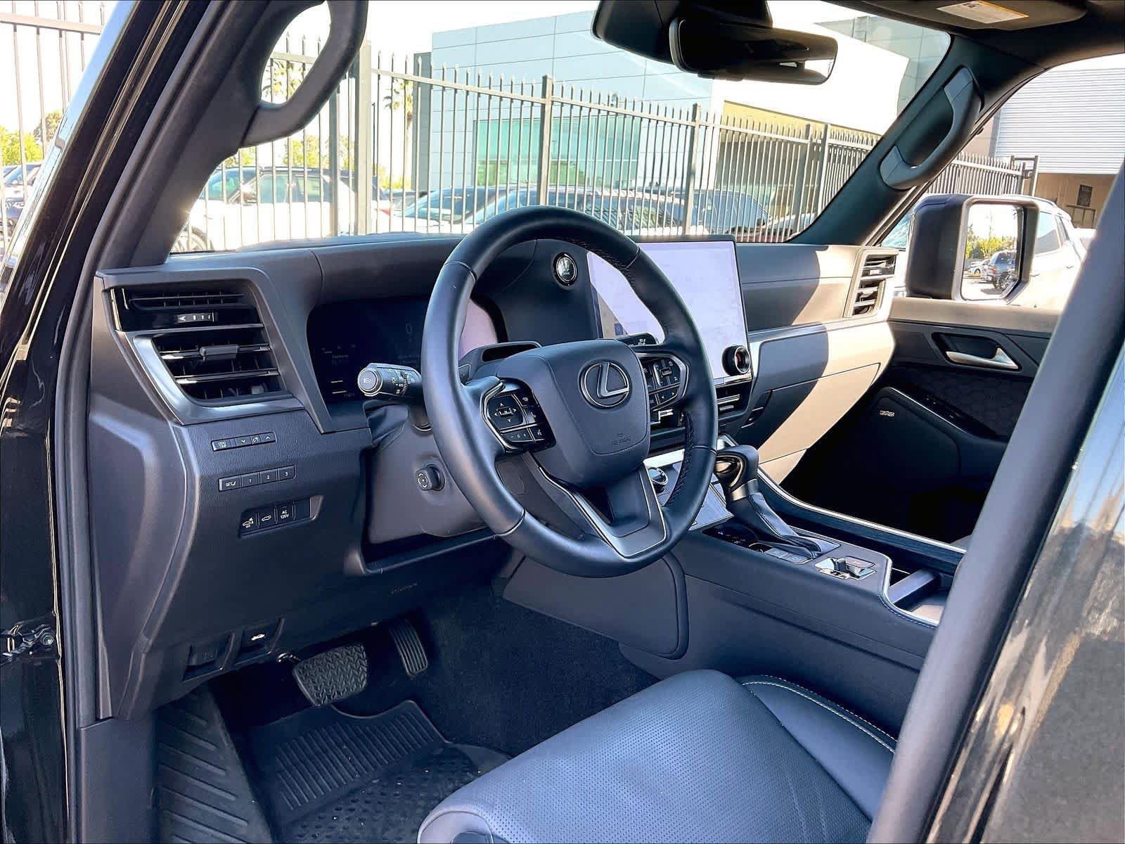 Used 2024 Lexus GX 550 w/ Accessory Package (2T) AWD/4WD image 15