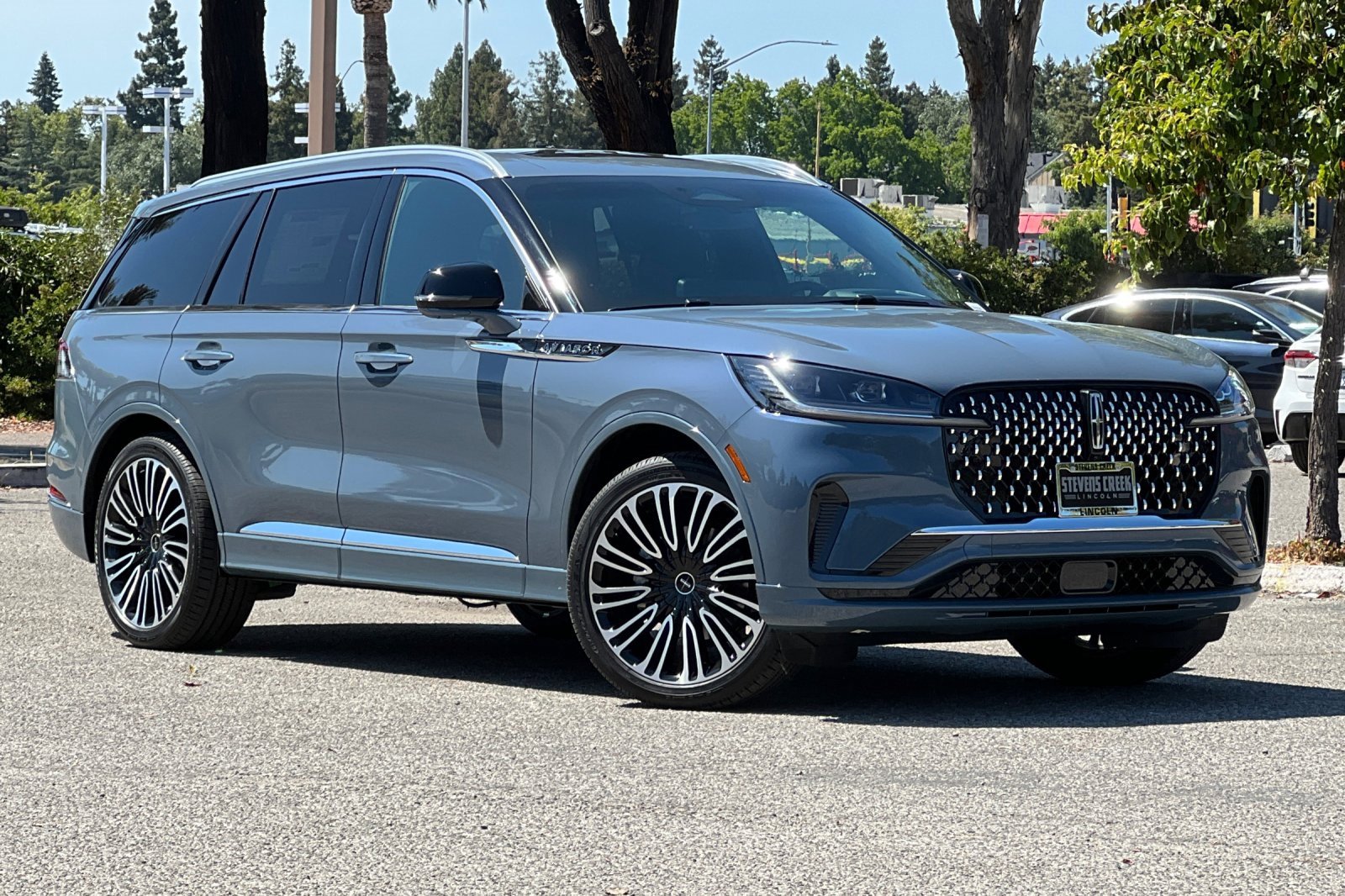 New 2025 Lincoln Aviator Black Label image 2