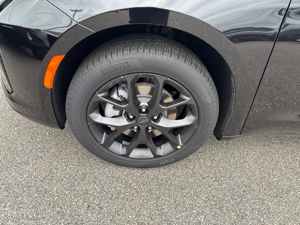 New 2027 Chrysler Pacifica Limited AWD/4WD image 9
