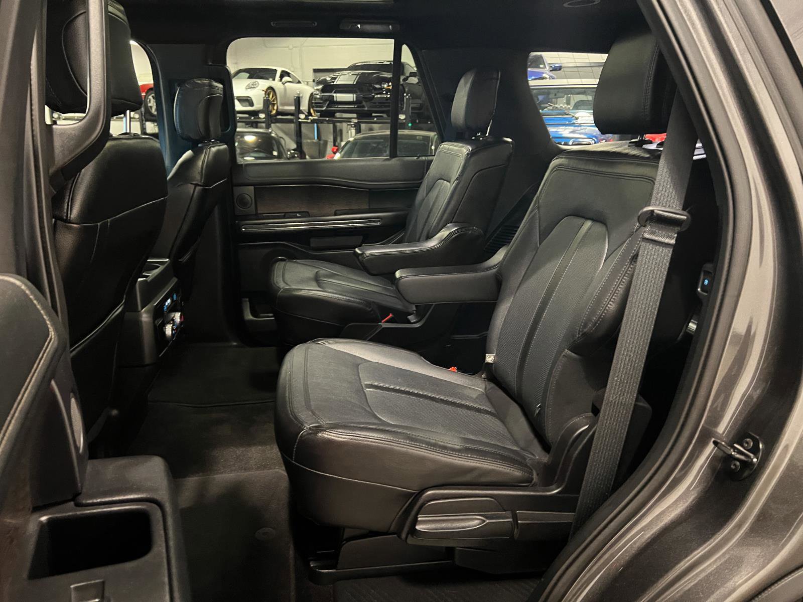 Used 2019 Ford Expedition Limited w/ Equipment Group 301A AWD/4WD image 29
