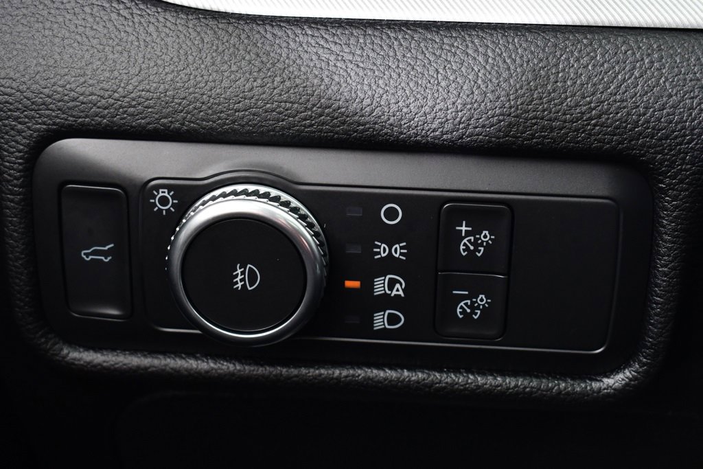 Used 2022 Ford Explorer XLT w/ Equipment Group 202A image 31