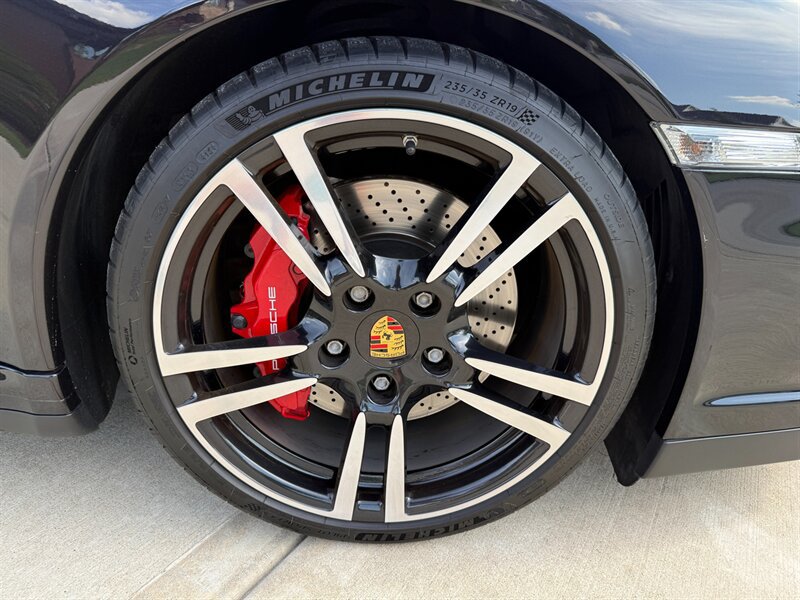 Used 2011 Porsche 911 Turbo AWD/4WD image 21