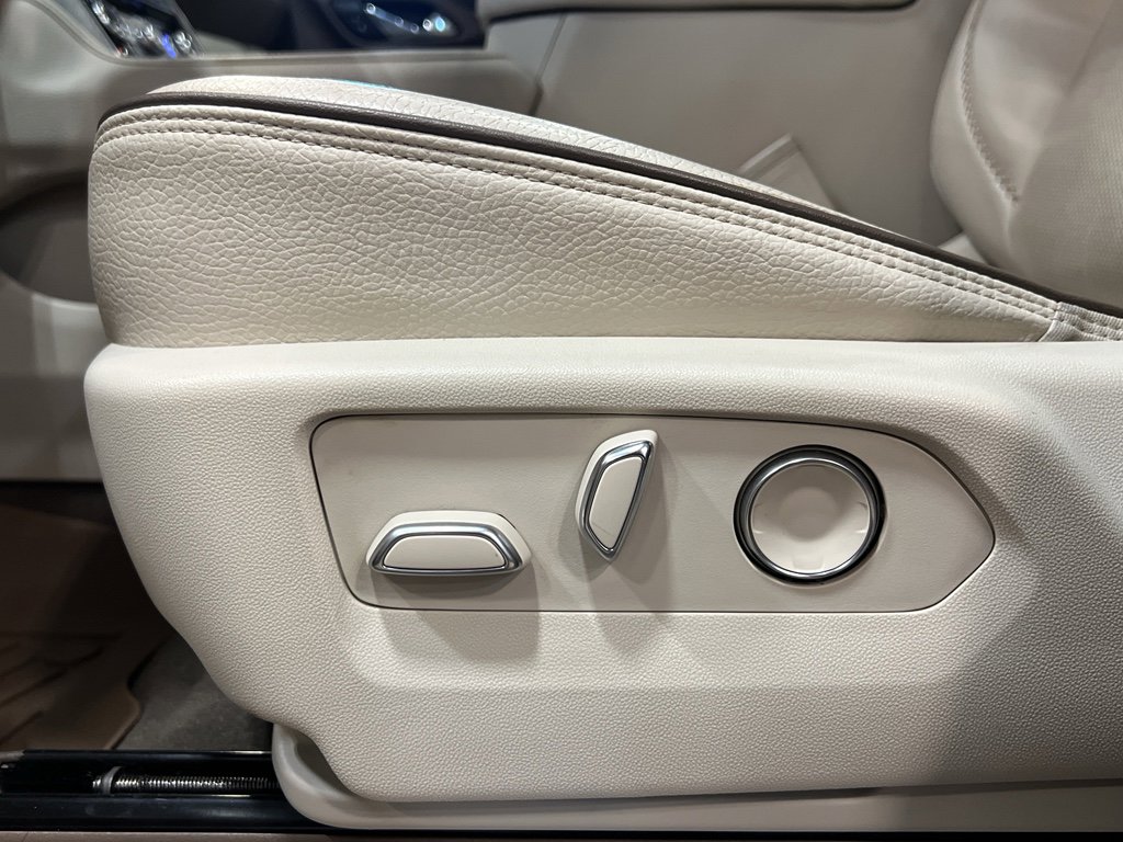 Used 2021 GMC Yukon XL Denali w/ Denali Premium Package image 17