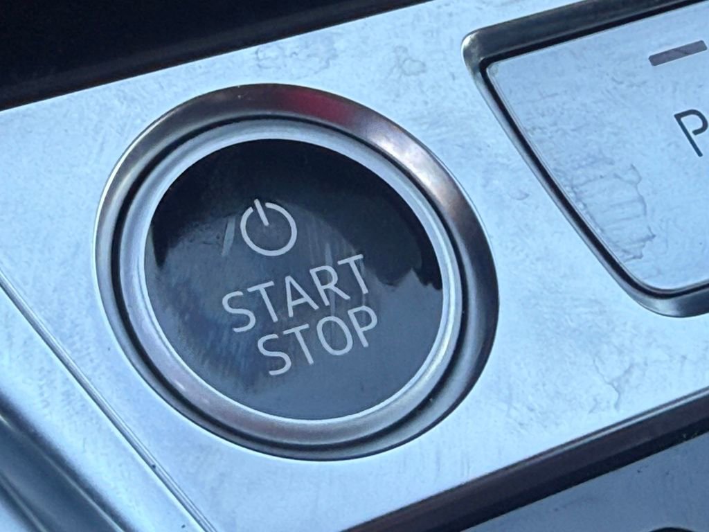 Used 2024 Audi Q8 e-tron Premium Plus w/ Premium Plus Package image 34