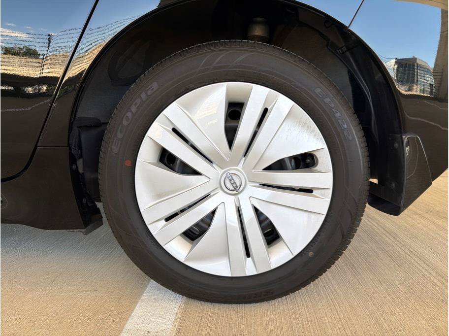 Used 2025 Nissan Leaf S FWD image 33