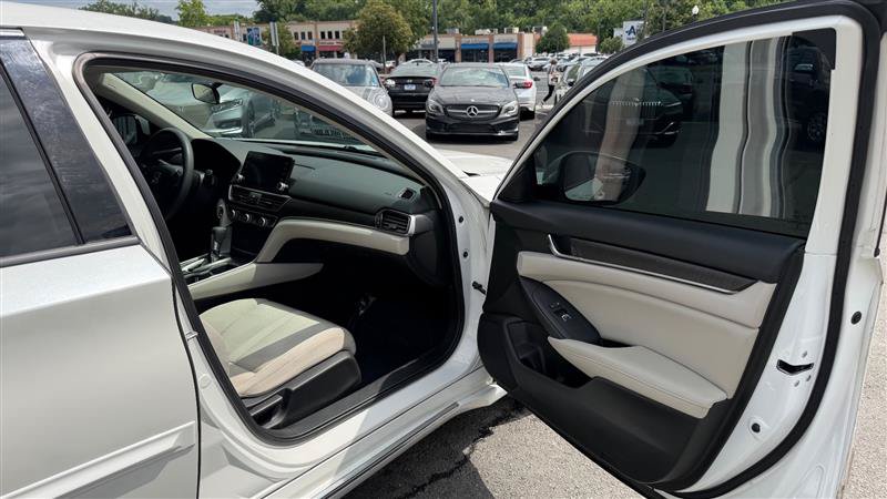 Used 2018 Honda Accord EX image 32