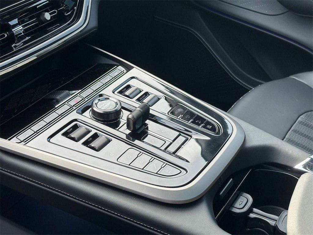 New 2026 Aston Martin DBX 707 image 21