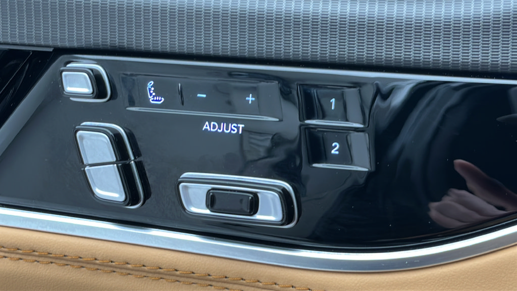Used 2025 Jeep Grand Wagoneer Series III w/ Rear Seat Video Group 1 AWD/4WD image 22