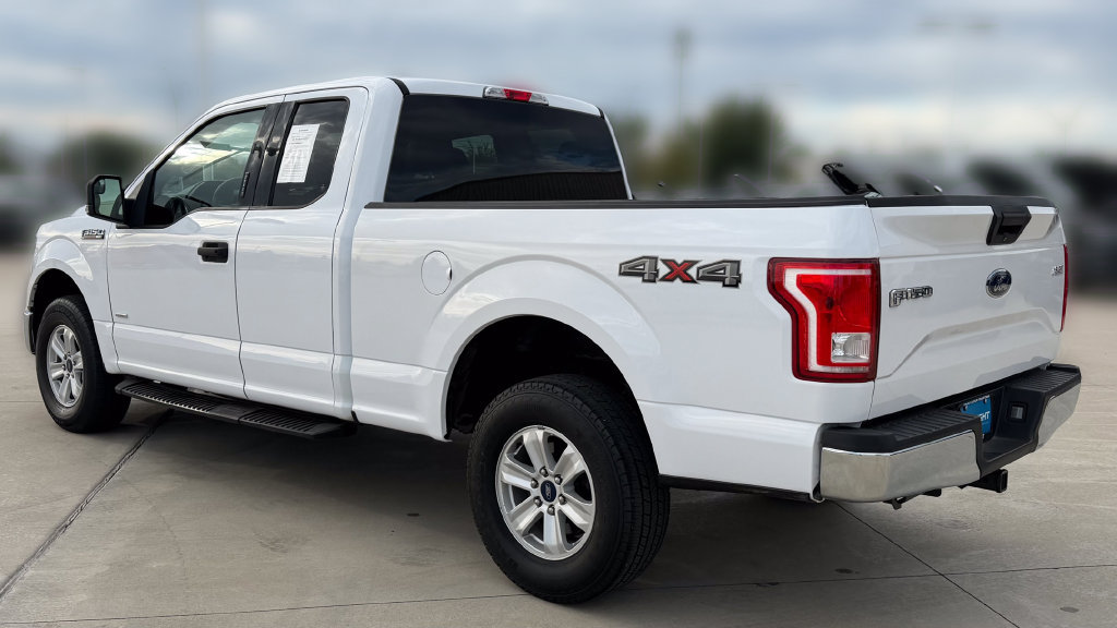 Used 2015 Ford F150 XLT w/ Equipment Group 301A Mid AWD/4WD image 3