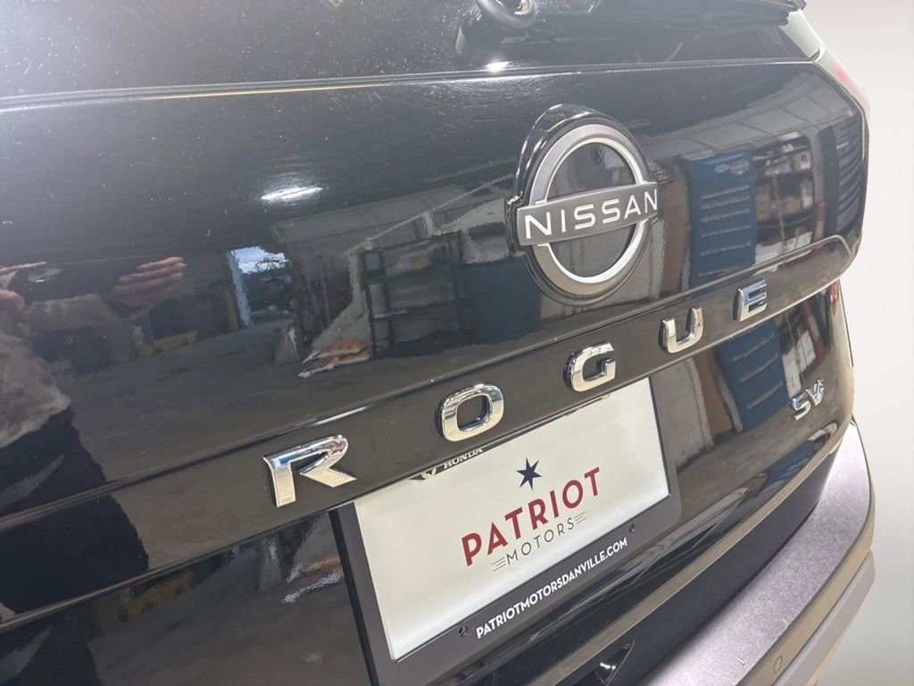 Used 2023 Nissan Rogue SV FWD image 11