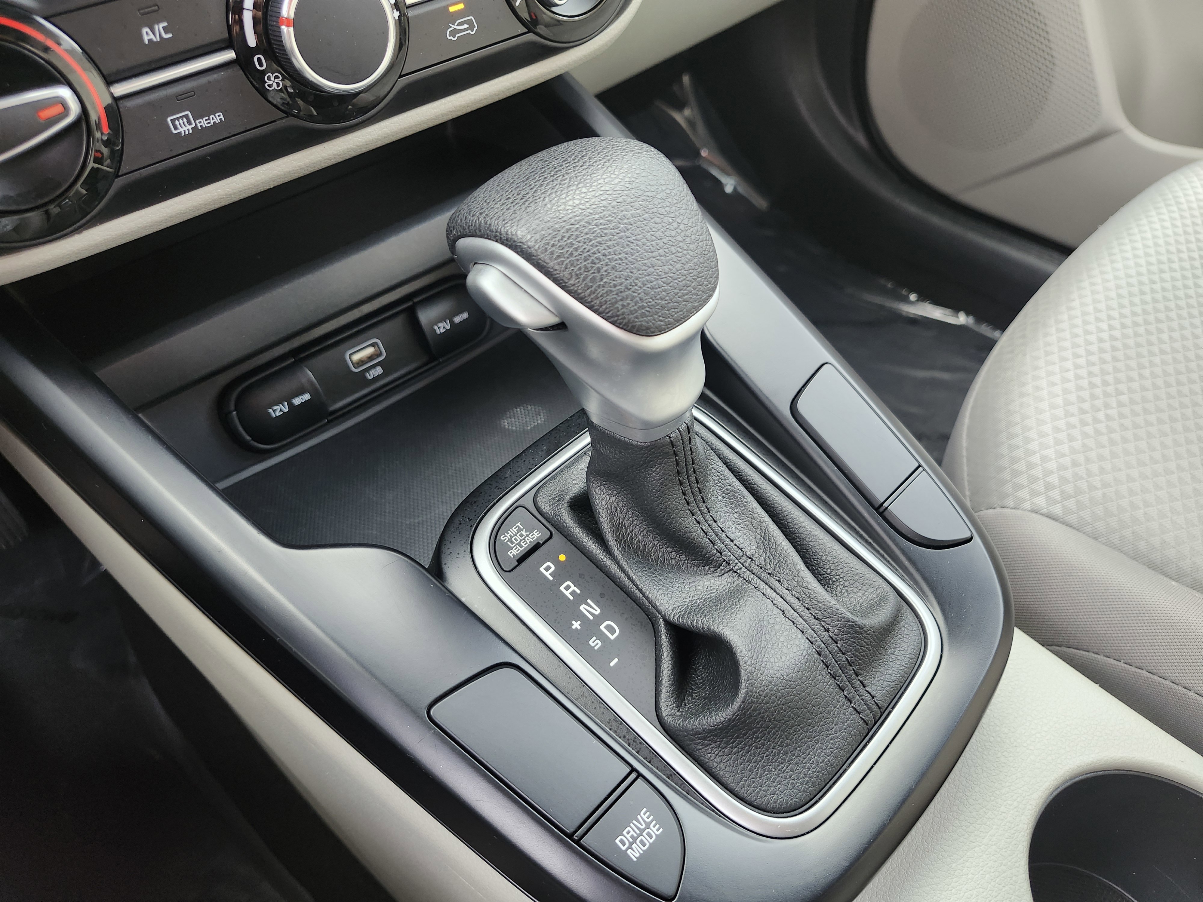 Used 2025 Kia Soul LX w/ LX Technology Package FWD image 29