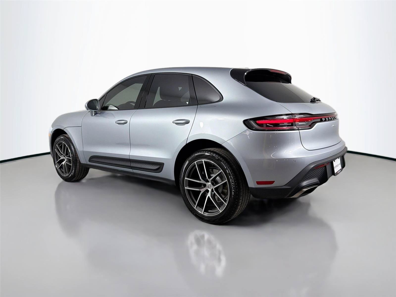 Certified 2026 Porsche Macan Turbo AWD/4WD image 3