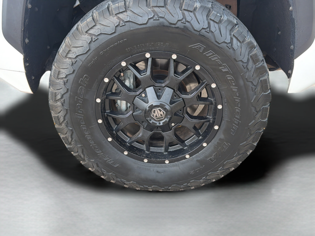 Used 2022 Toyota Tundra SR5 w/ SR5 Convenience Package AWD/4WD image 26