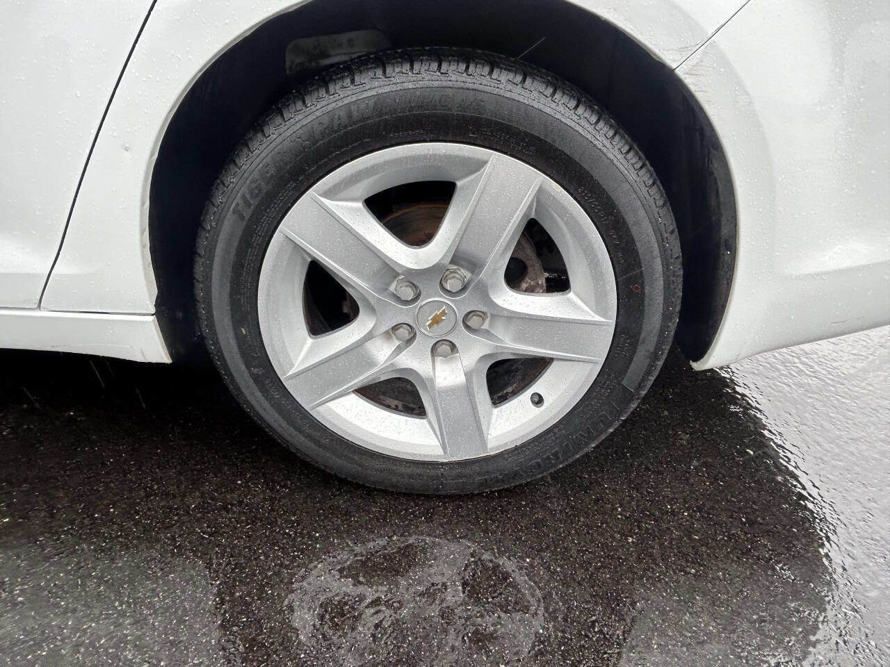 Used 2010 Chevrolet Malibu LS FWD image 16