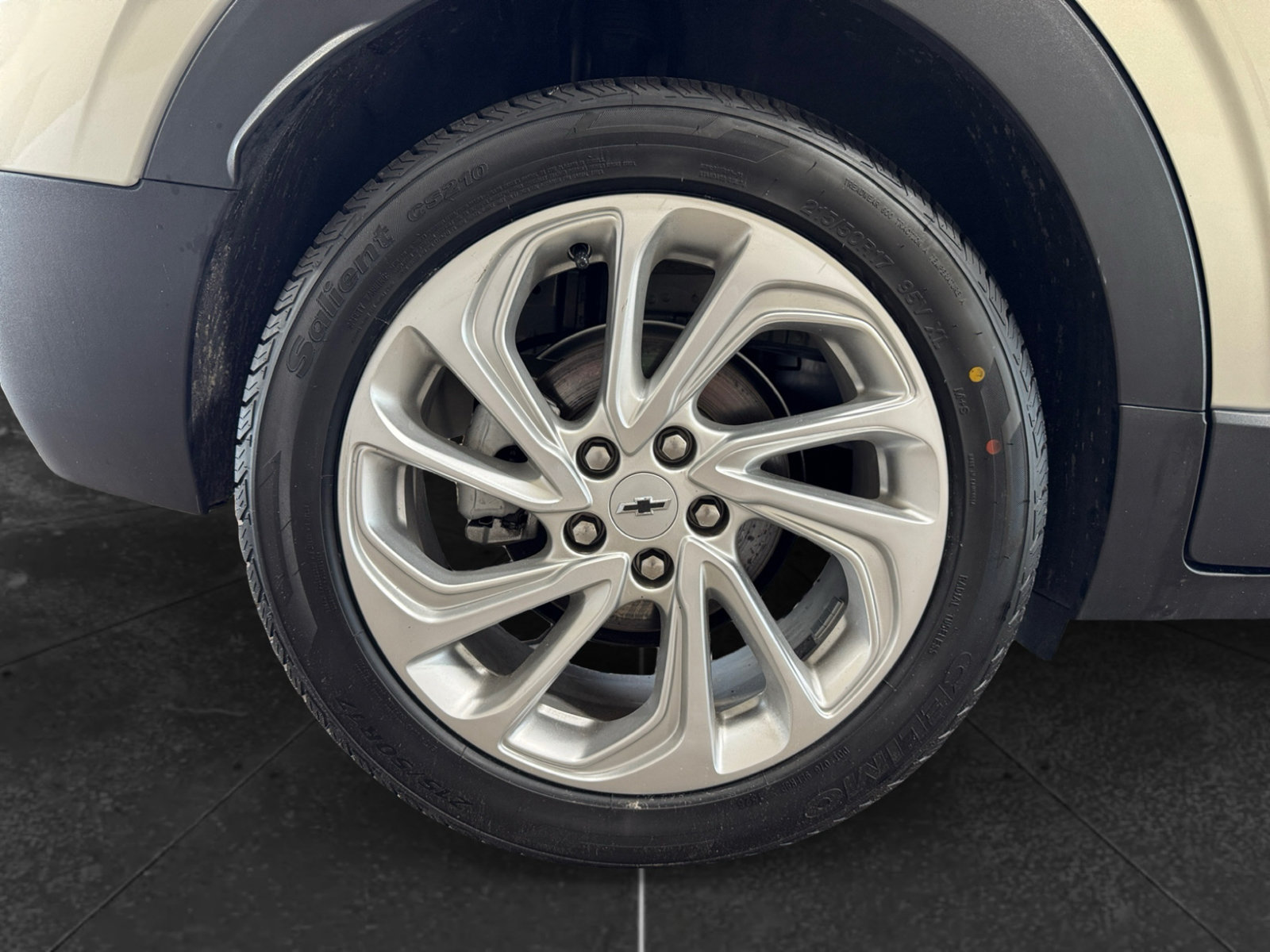 Used 2023 Chevrolet Bolt EUV LT FWD image 34