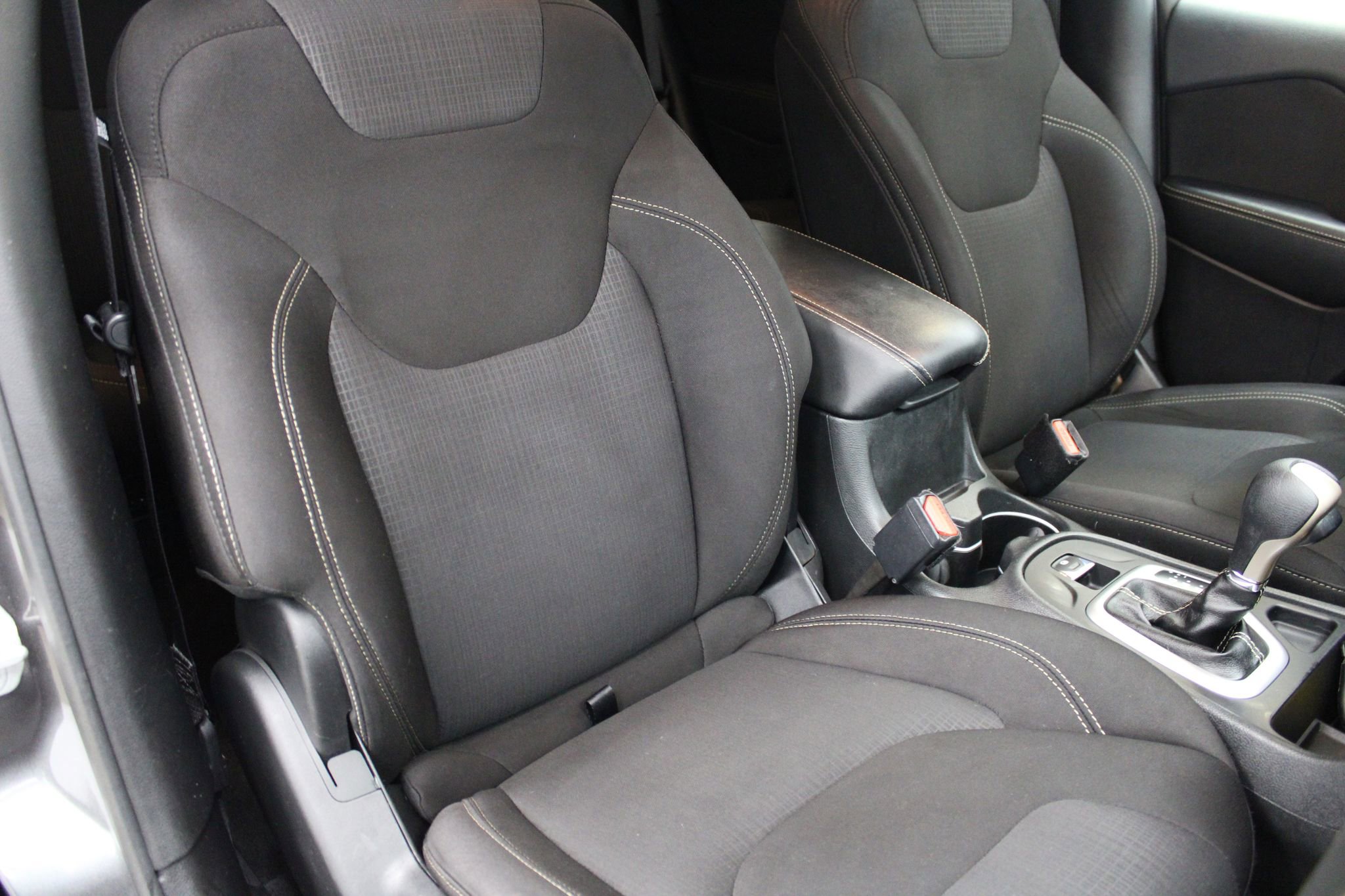 Used 2015 Jeep Cherokee Latitude image 25