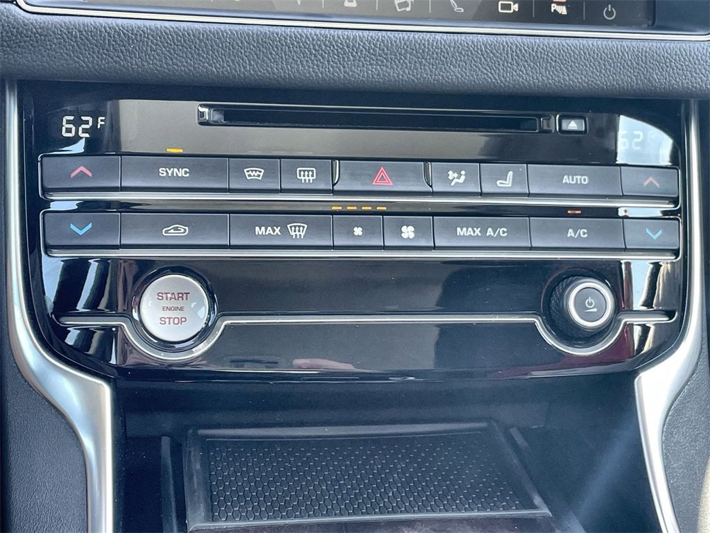 Used 2020 Jaguar XF Prestige image 28