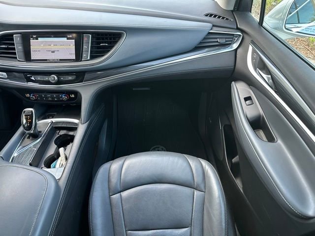 Used 2018 Buick Enclave Premium w/ LPO, Hit The Road Package AWD/4WD image 12