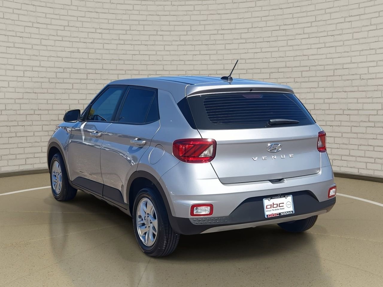 Used 2025 Hyundai Venue SE image 7