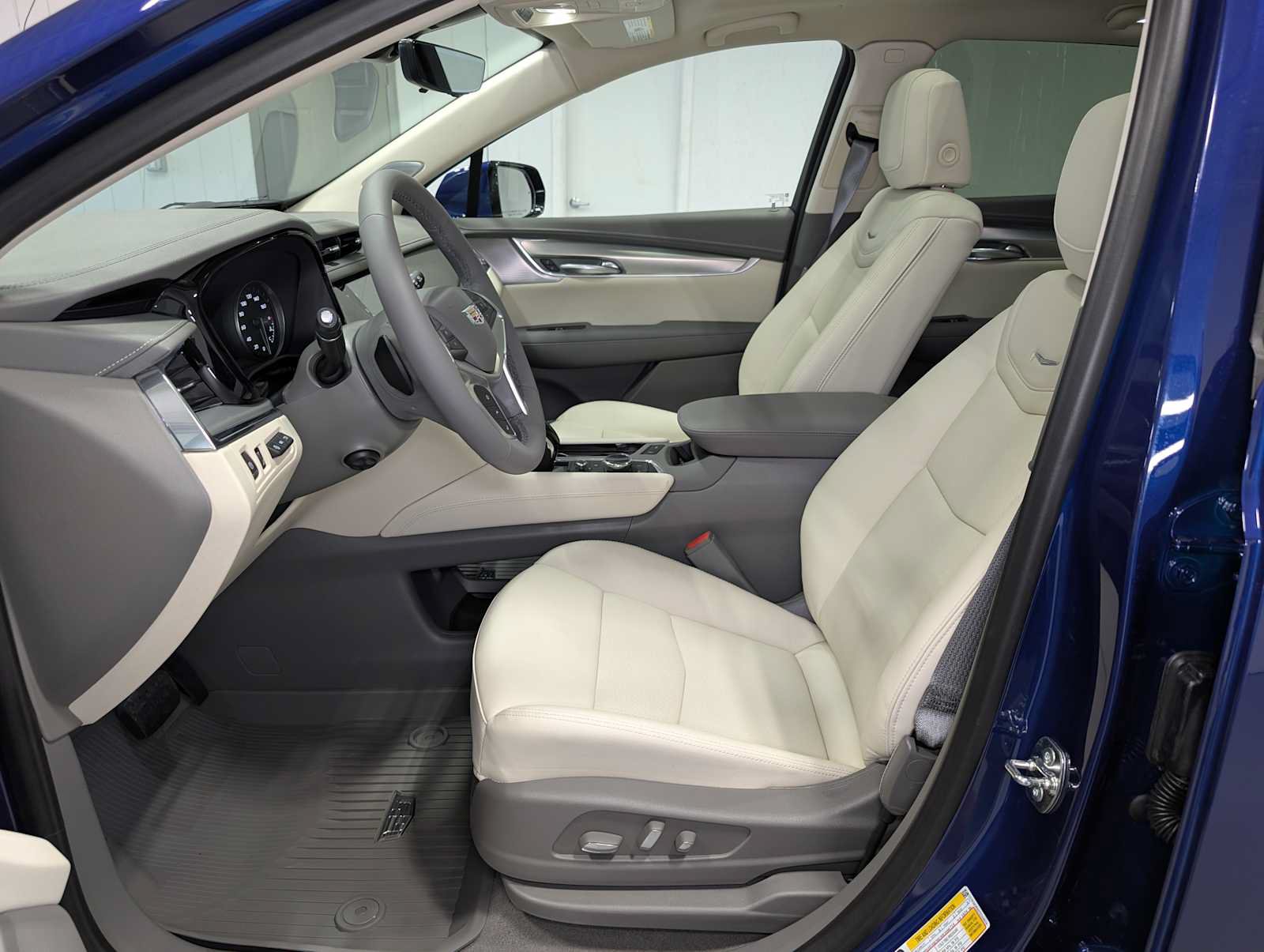 New 2026 Cadillac XT5 Premium Luxury w/ Driver Assist Package AWD/4WD image 4